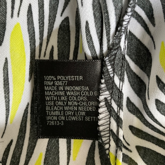 Worthington Printed Sleeveless Blouse - Picture 4 of 4